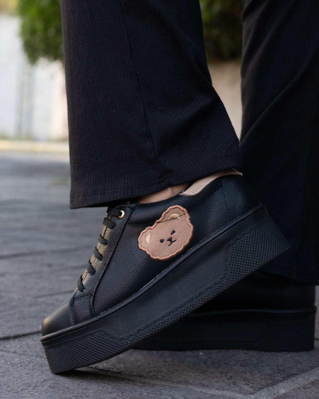 Teddy Bear Black  | Tenis con bordado de oso para mujer