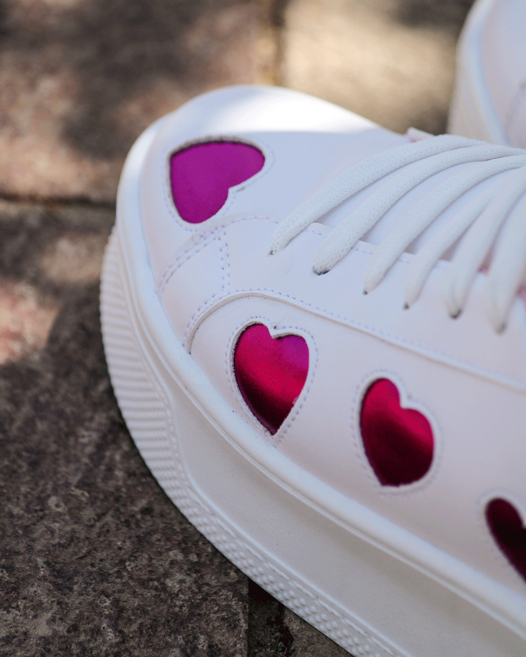 Leena Love Fiusha | Tenis casual con corazones