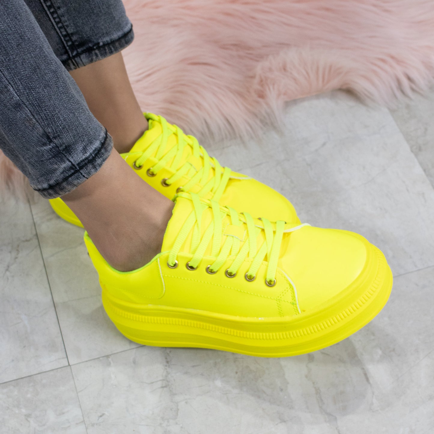 Urus Neon Yellow | Tenis combinado suela ancha mujer